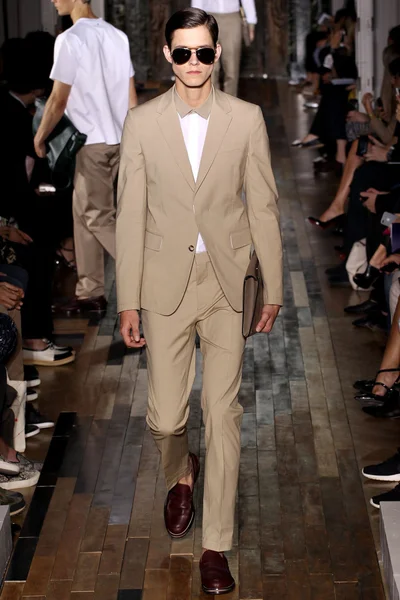 Look 30